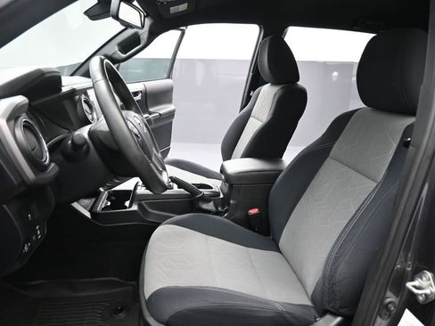 Used 2020 Toyota Tacoma TRD Off-Road w/ Technology Package image 9