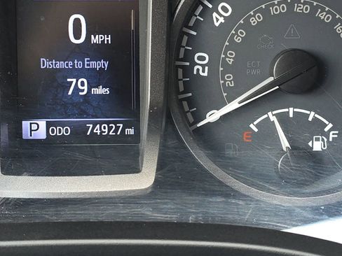 Used 2019 Toyota Tacoma TRD Sport AWD/4WD image 25
