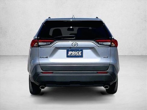 Used 2021 Toyota RAV4 XLE w/ Convenience Package image 4