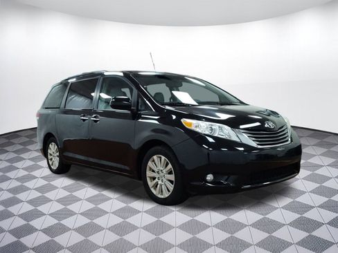 Used 2013 Toyota Sienna XLE image 6