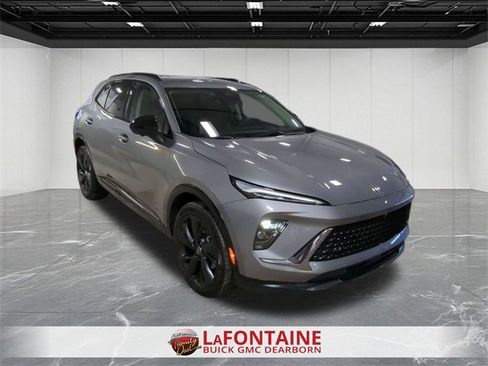 Used 2024 Buick Envision Sport Touring image 2