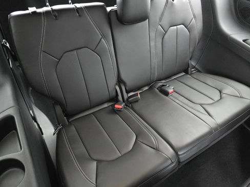 New 2026 Chrysler Pacifica Select image 24