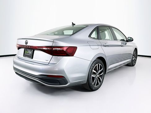 Used 2025 Volkswagen Jetta SE image 9