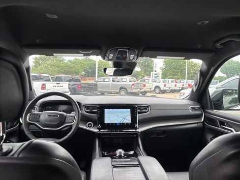 Used 2024 Jeep Wagoneer Series II w/ Flexible Seating Group RWD image 15