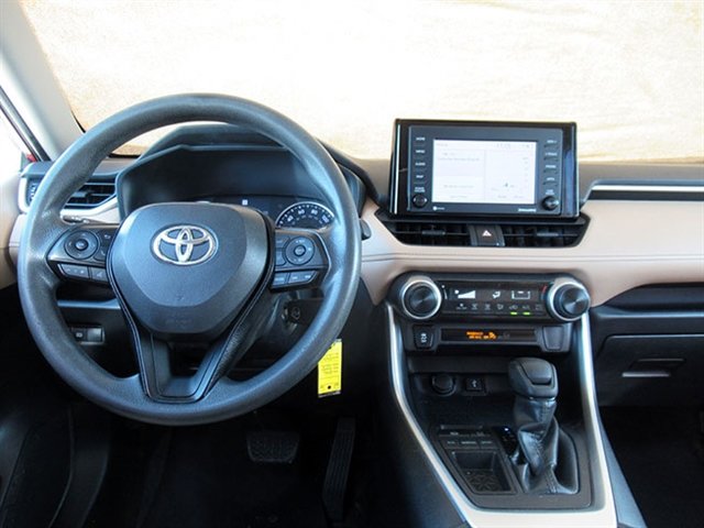 Used 2021 Toyota RAV4 LE FWD image 17