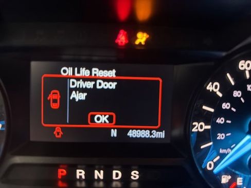 Used 2018 Ford Explorer XLT AWD/4WD image 14