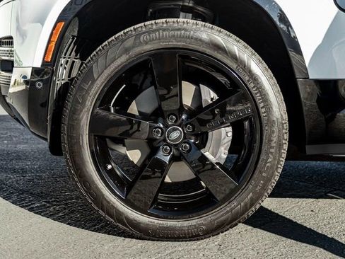 Used 2025 Land Rover Defender 110 X-Dynamic SE image 11