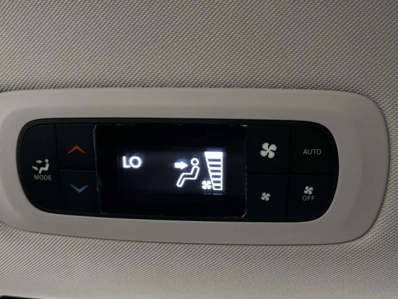 Used 2020 Chrysler Pacifica Touring-L FWD image 22