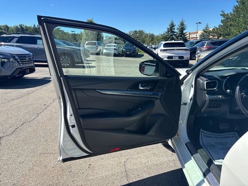Used 2018 Nissan Maxima SR w/ Midnight Edition FWD image 15