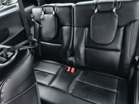 Used 2021 Ford Explorer XLT w/ Equipment Group 202A image 22