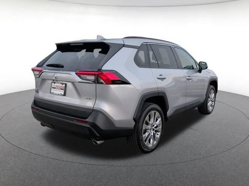Used 2022 Toyota RAV4 XLE Premium FWD image 6