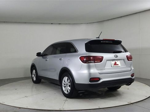 Used 2020 Kia Sorento AWD V6 image 5