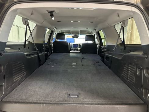 Used 2018 Chevrolet Suburban LT image 24