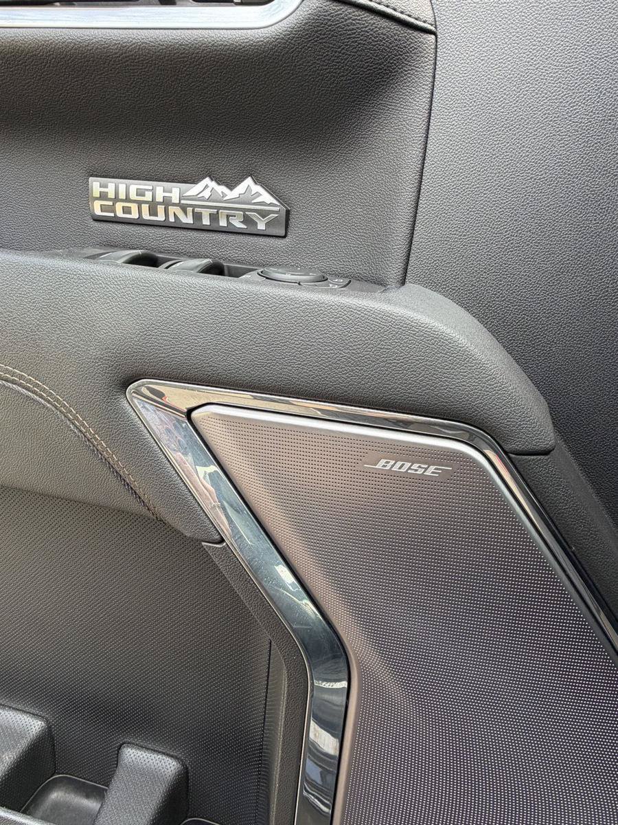 Used 2023 Chevrolet Silverado 1500 High Country w/ Technology Package AWD/4WD image 4
