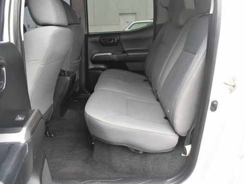 Used 2019 Toyota Tacoma SR5 AWD/4WD image 22