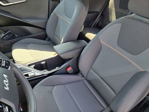 New 2026 Kia Niro LX FWD image 17