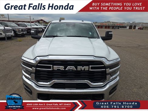 Used 2026 RAM 2500 Big Horn AWD/4WD image 2