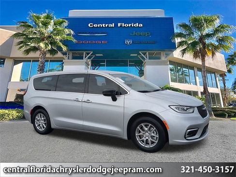 New 2026 Chrysler Pacifica Select image 1