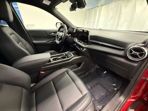 Used 2025 Chevrolet Equinox LT w/ Convenience Package II image 8