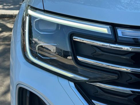Used 2024 Volkswagen Atlas SE FWD image 38