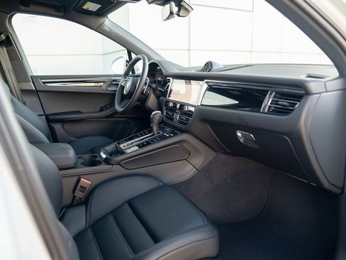 New 2026 Porsche Macan image 26