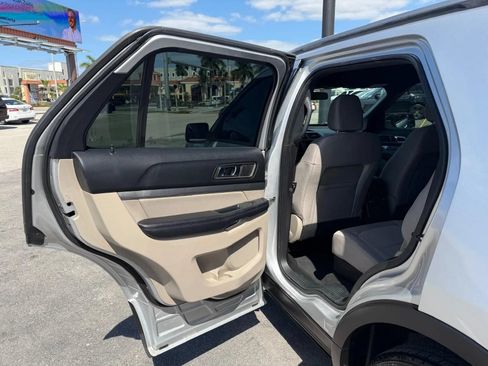 Used 2018 Ford Explorer XLT FWD image 21