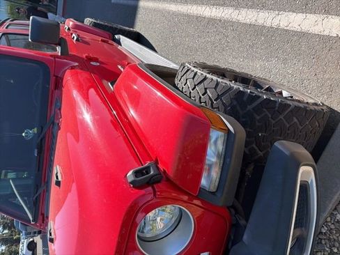 Used 2021 Jeep Wrangler Unlimited Sahara AWD/4WD image 2