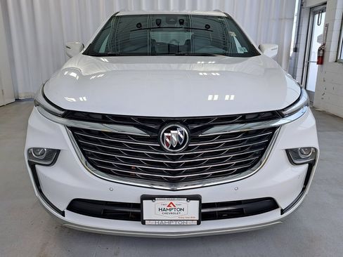 Used 2023 Buick Enclave Essence image 3