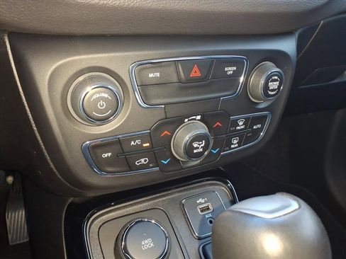 Used 2019 Jeep Compass Limited image 20