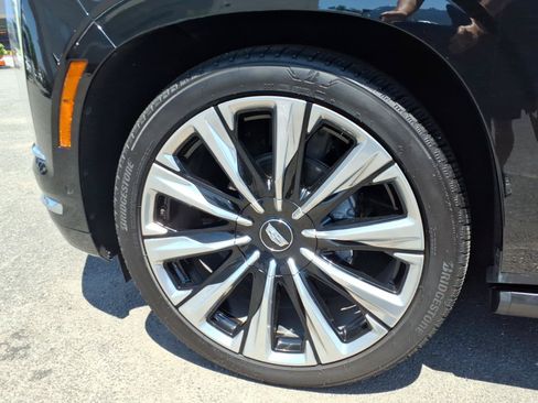 Certified 2026 Cadillac Escalade Platinum Luxury w/ LPO, Floor Liner Package AWD/4WD image 9