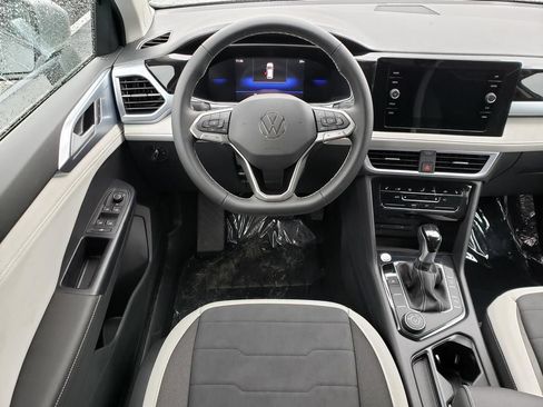 New 2026 Volkswagen Taos SE AWD/4WD image 9