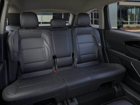 Used 2026 Lincoln Nautilus Premier AWD/4WD image 11