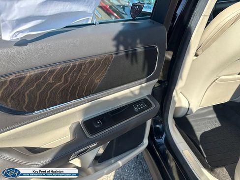 Used 2018 Lincoln Continental Premiere AWD/4WD image 33
