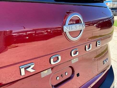 Used 2023 Nissan Rogue SV image 31