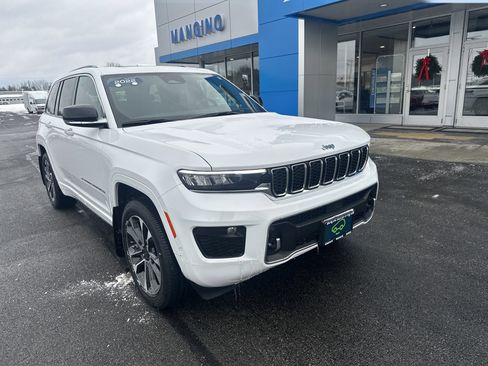 Used 2022 Jeep Grand Cherokee Overland image 2