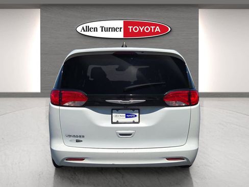 Used 2023 Chrysler Voyager LX FWD image 7