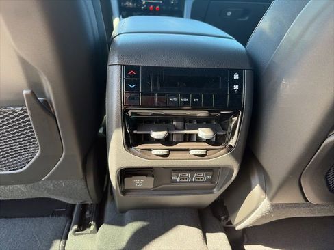 New 2025 Jeep Grand Cherokee L Altitude AWD/4WD image 14