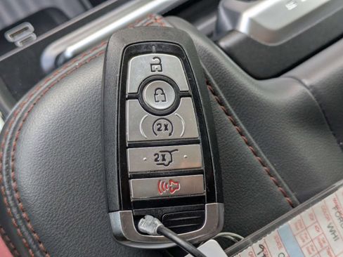 Used 2025 Ford Expedition Max Active AWD/4WD image 29