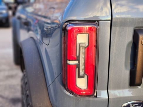 New 2025 Ford Bronco Badlands image 9