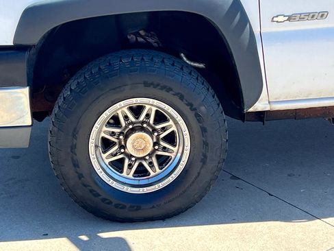 Used 2005 Chevrolet Silverado 3500 4x4 Extended Cab w/ Snow Plow Prep Package image 16