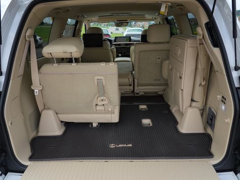 Used 2016 Lexus LX 570 4WD w/ Luxury Package image 32