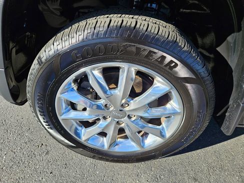 Used 2015 Jeep Cherokee Limited w/ Luxury Group image 6