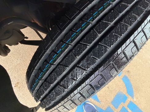 Used 2024 GMC Sierra 3500 Pro w/ Convenience Package image 5