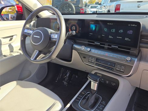 Used 2025 Hyundai Kona SEL image 8