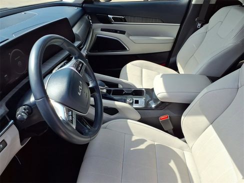Used 2024 Kia Telluride SX image 16