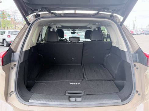 Used 2024 Nissan Rogue SV w/ SV Premium Package image 11