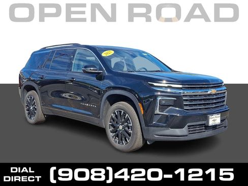 Used 2025 Chevrolet Traverse LT w/ Sun and Wheel Package FWD image 1