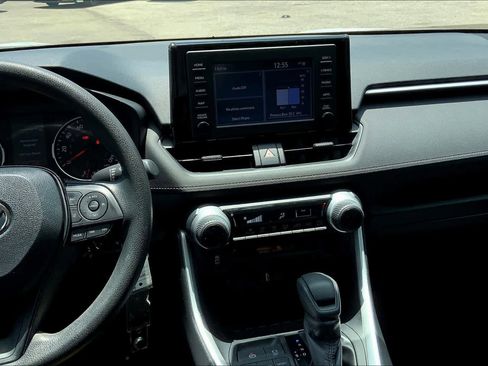 Used 2019 Toyota RAV4 LE FWD image 7