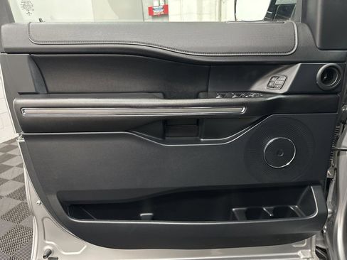 Used 2021 Ford Expedition XLT image 16