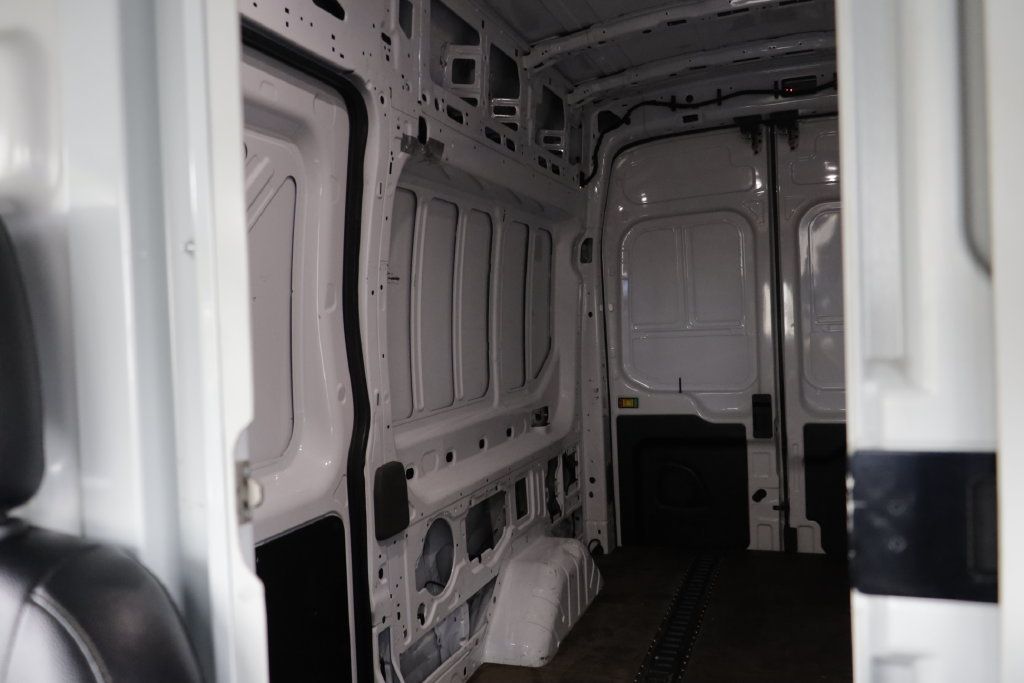 Used 2023 Ford Transit 250 148 High Roof RWD image 14